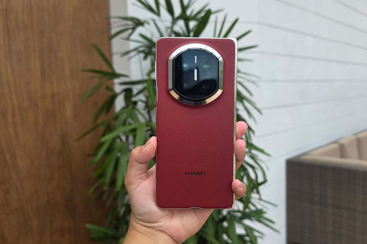 Genggam Huawei Mate X7, HP Lipat Tipis yang Bikin Galaxy Z Fold Terasa Tua dan Rapuh