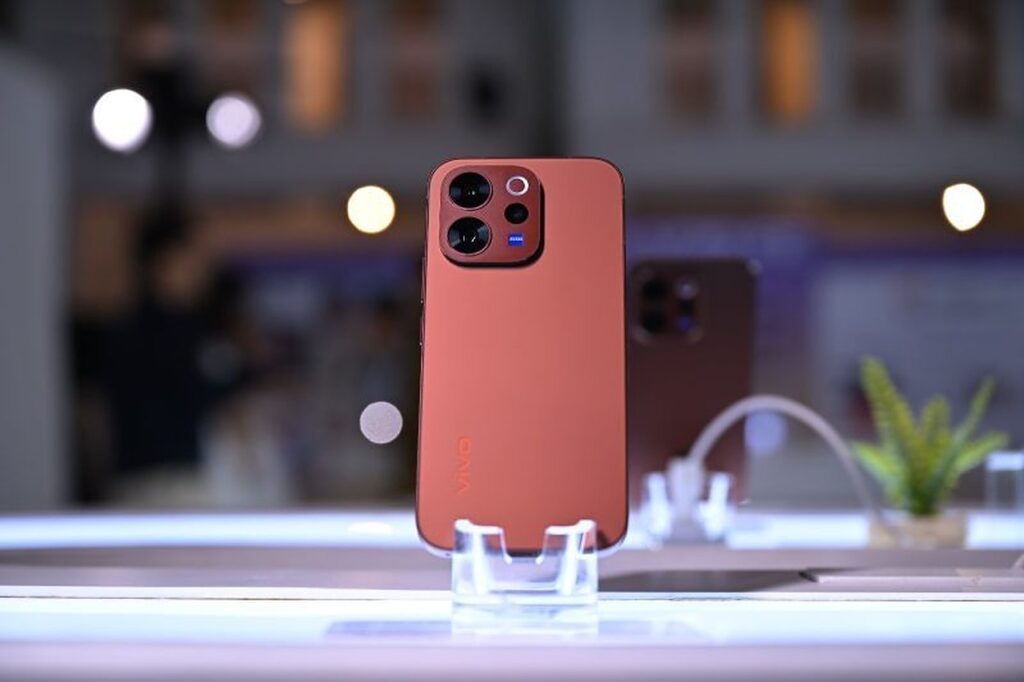 vivo V70 Naik Kelas Dengan RAM 12GB dan Memori 512GB, Harga Rp 10,99 Juta Sulit Diabaikan