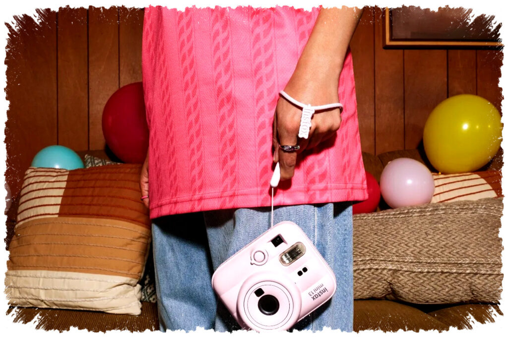 instax Mini 13 Hadir Dengan Self-Timer Ganda, Selfie Instan Tanpa Guncangan Kini Lebih Mudah