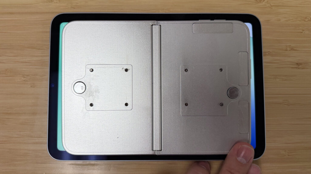 Video Hands-On Ungkap iPhone Ultra, Desain Lipat Apple yang Tebal Tapi Mirip iPad Mini