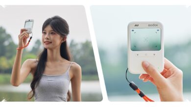 Godox C100 Mirip iPod, Kamera Saku Ini Punya Layar Transparan yang Tak Biasa