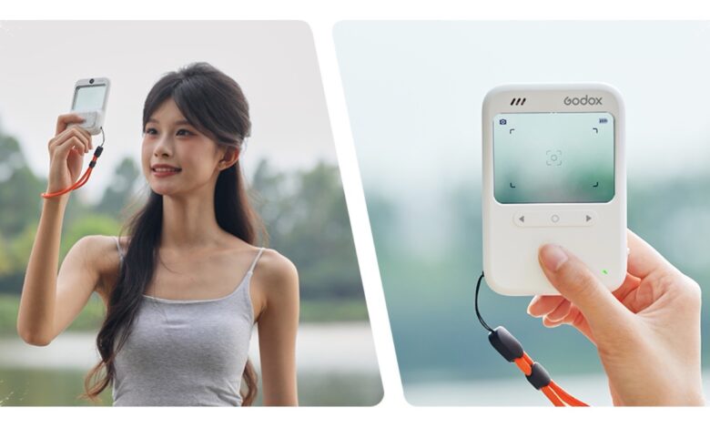 Godox C100 Mirip iPod, Kamera Saku Ini Punya Layar Transparan yang Tak Biasa