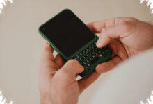 Clicks Communicator Hadir Lagi dengan Nuansa BlackBerry, Bawa Android 16 dan Keyboard QWERTY