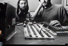 Steve Jobs Jual Mobil, Wozniak Lepas Kalkulator demi Melahirkan Apple-1